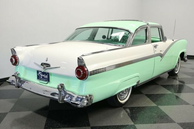 Ford Crown Victoria 1956 image number 13