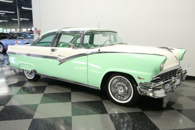 Ford Crown Victoria 1956 image number 16