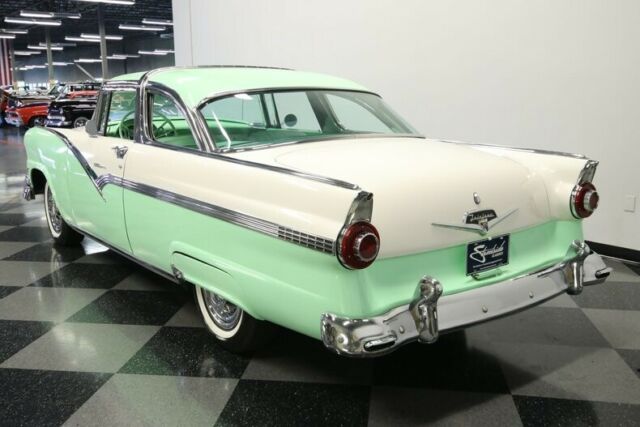 Ford Crown Victoria 1956 image number 33