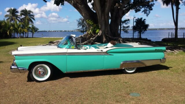 Ford Galaxie 1959 image number 0