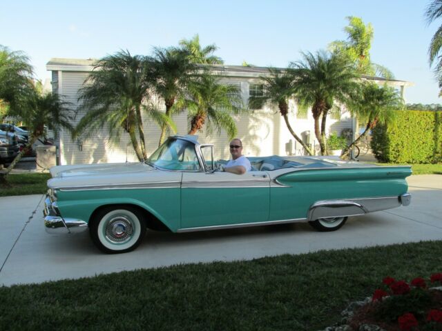 Ford Galaxie 1959 image number 16