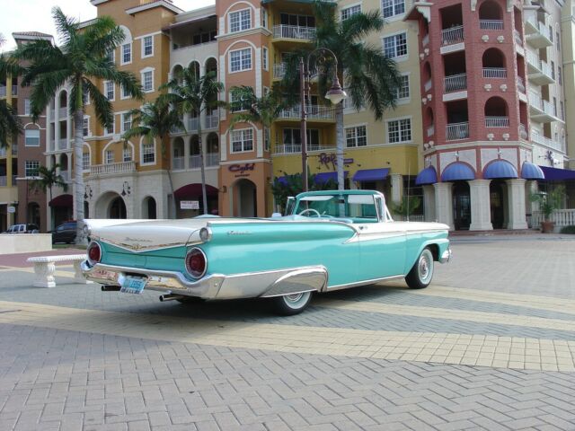 Ford Galaxie 1959 image number 29