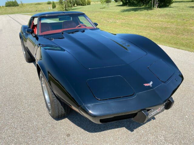 Chevrolet Corvette 1977 image number 1