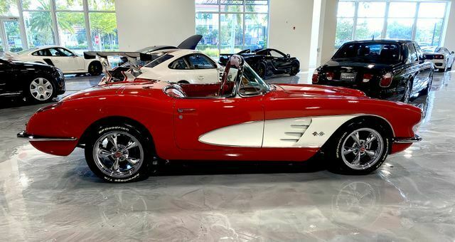 Chevrolet Corvette 1960 image number 29