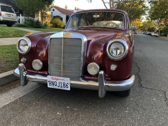 Mercedes-Benz 200-Series 1959 image number 0