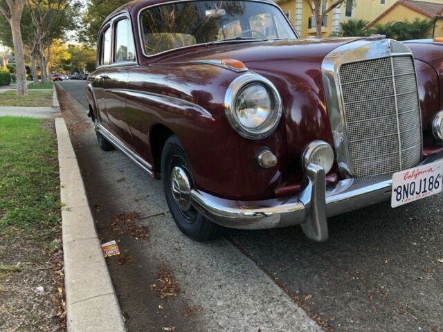 Mercedes-Benz 200-Series 1959 image number 2