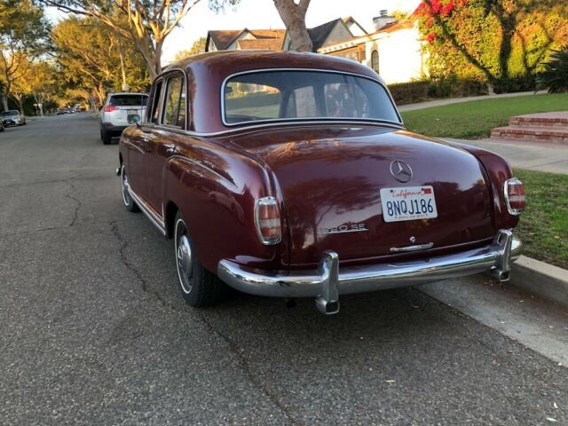 Mercedes-Benz 200-Series 1959 image number 22