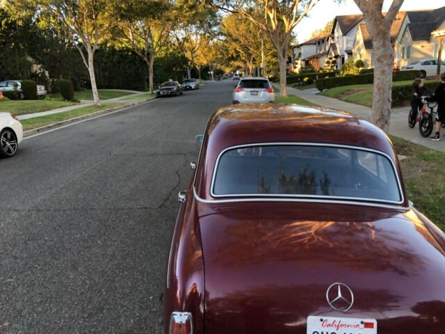 Mercedes-Benz 200-Series 1959 image number 45