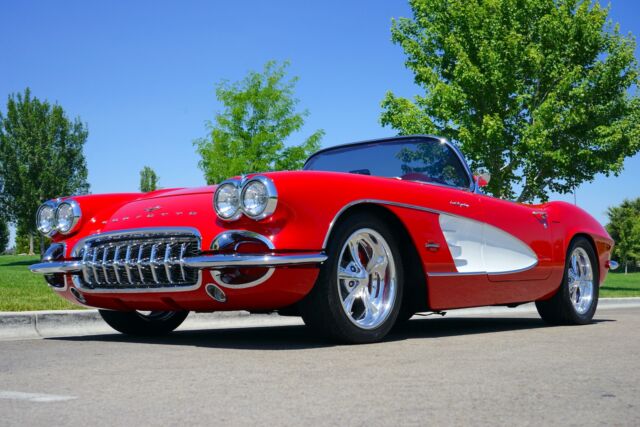 Chevrolet Corvette 1961 image number 0