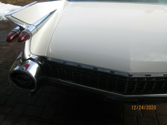 Cadillac Fleetwood 1959 image number 11