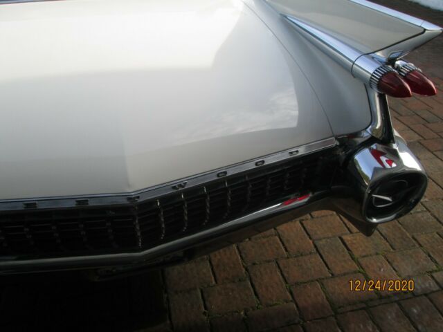 Cadillac Fleetwood 1959 image number 12