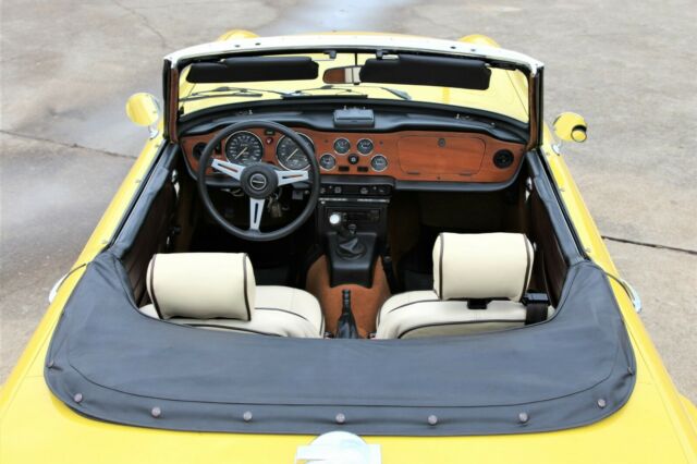 Triumph TR-6 1973 image number 10