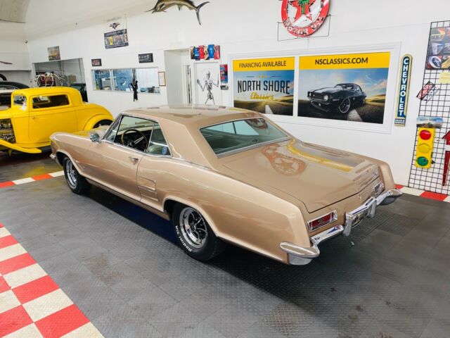 Buick Riviera 1964 image number 2