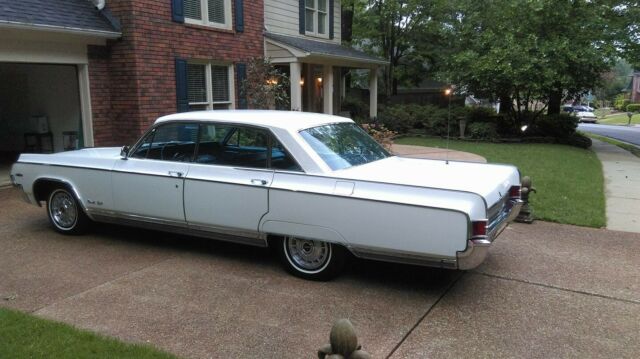 Oldsmobile Ninety-Eight 1964 image number 16