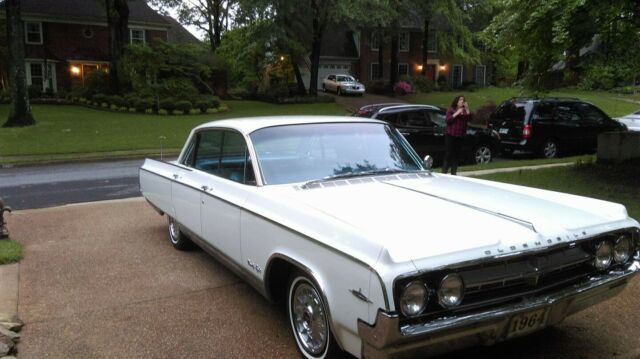 Oldsmobile Ninety-Eight 1964 image number 17