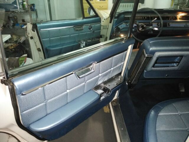 Oldsmobile Ninety-Eight 1964 image number 23