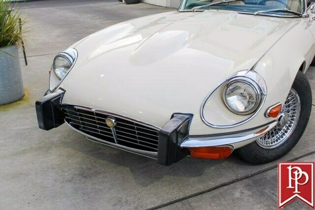 Jaguar E-Type 1974 image number 16