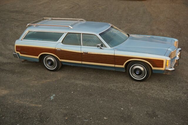 Ford Country Squire 1973 image number 0