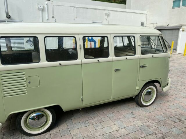 Volkswagen Bus/Vanagon 1974 image number 1