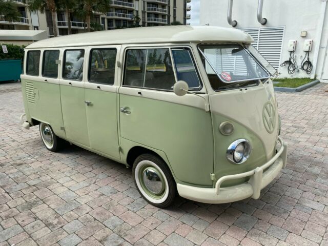 Volkswagen Bus/Vanagon 1974 image number 2