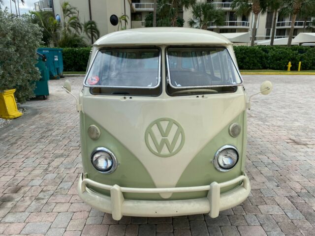 Volkswagen Bus/Vanagon 1974 image number 3