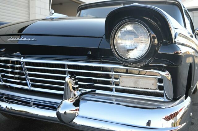 Ford Fairlane 1957 image number 12