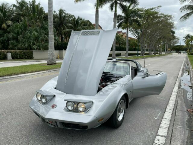 Chevrolet Corvette 1974 image number 11