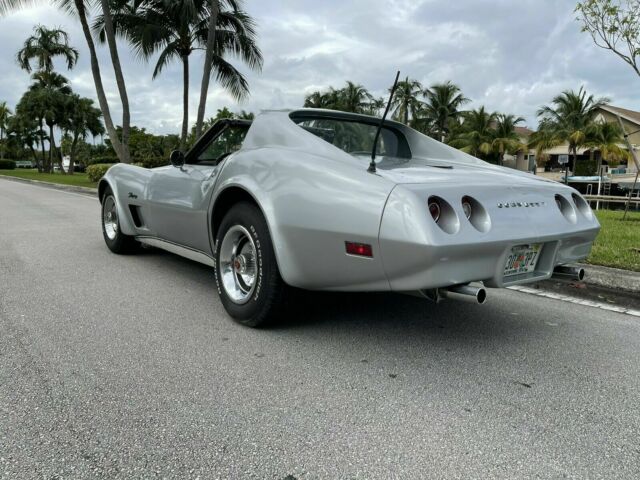 Chevrolet Corvette 1974 image number 21