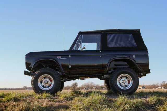 Ford Bronco 1977 image number 17