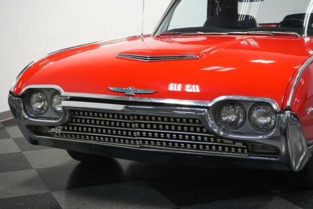 Ford Thunderbird 1962 image number 22