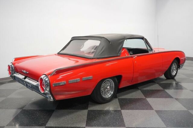 Ford Thunderbird 1962 image number 37