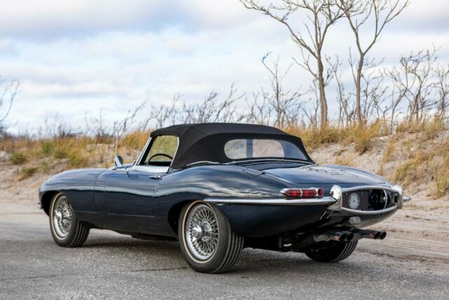 Jaguar E-Type 1964 image number 1