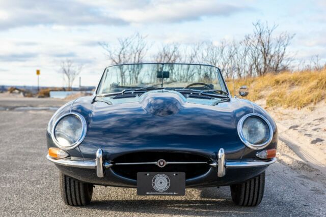 Jaguar E-Type 1964 image number 10