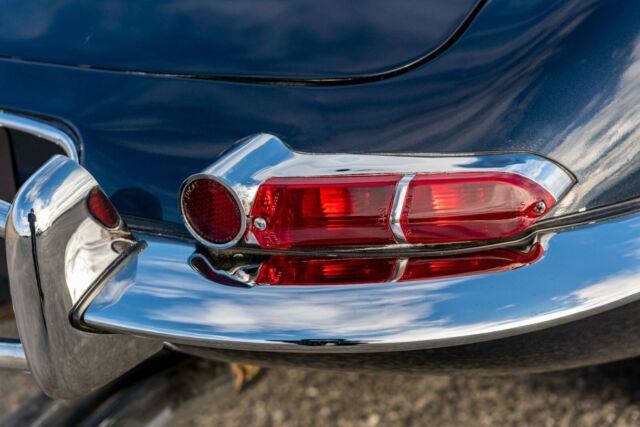 Jaguar E-Type 1964 image number 11