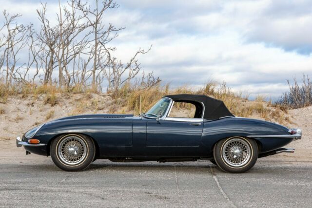 Jaguar E-Type 1964 image number 2