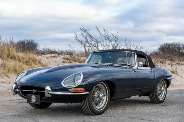 Jaguar E-Type 1964 image number 24