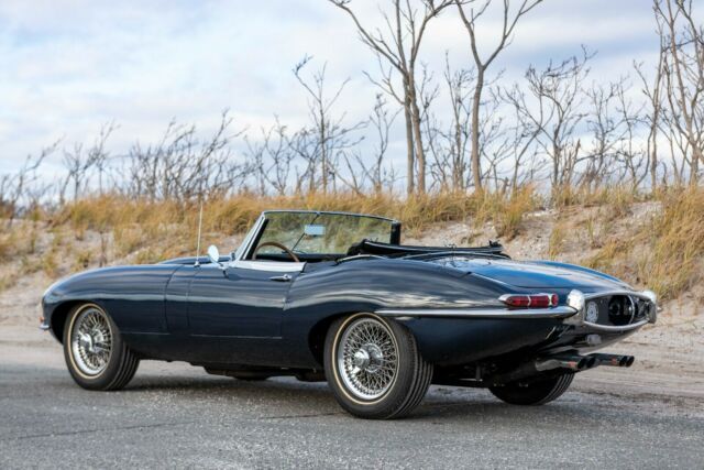 Jaguar E-Type 1964 image number 29