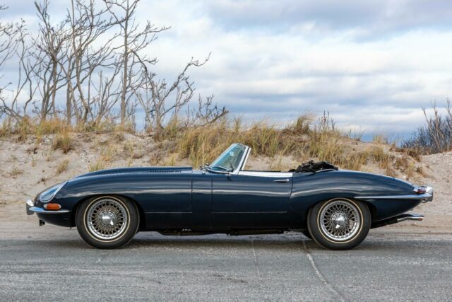 Jaguar E-Type 1964 image number 30