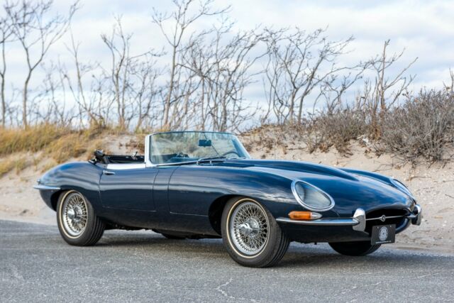 Jaguar E-Type 1964 image number 31