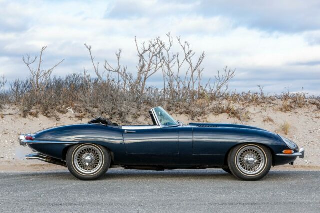 Jaguar E-Type 1964 image number 32