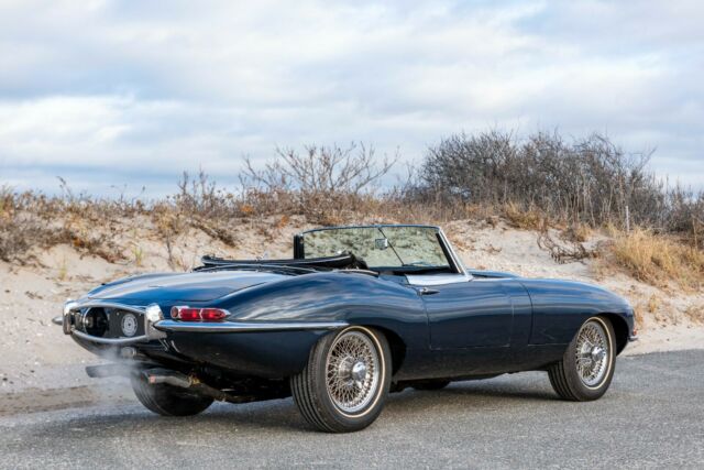 Jaguar E-Type 1964 image number 33