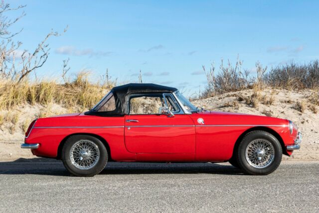 MG MGB 1966 image number 7