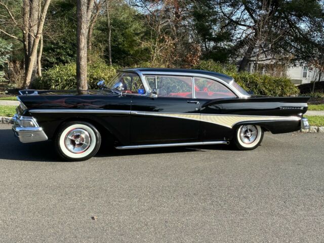 Ford Fairlane 1958 image number 32