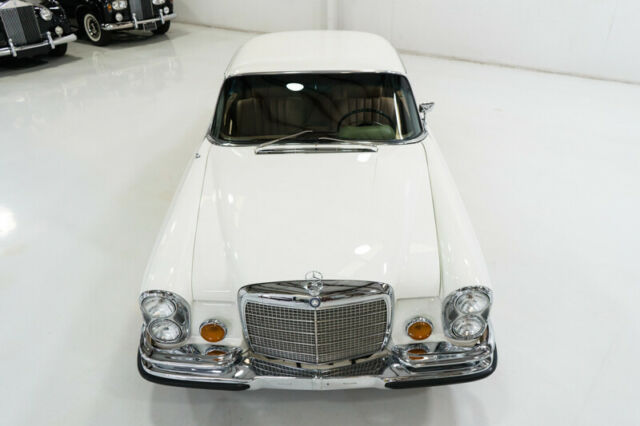 Mercedes-Benz 200-Series 1970 image number 10