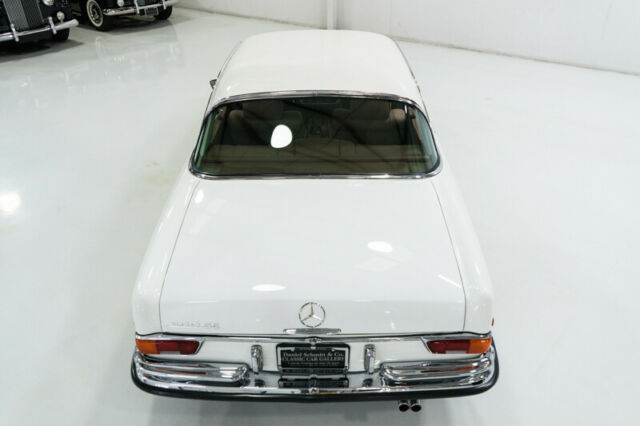 Mercedes-Benz 200-Series 1970 image number 11