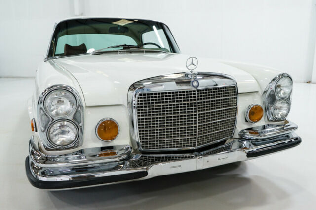 Mercedes-Benz 200-Series 1970 image number 25