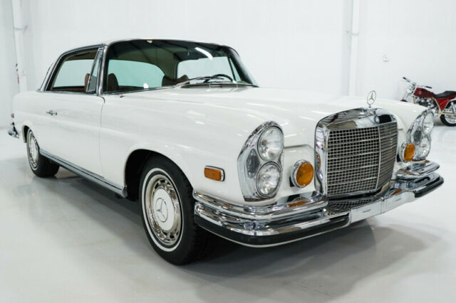 Mercedes-Benz 200-Series 1970 image number 26