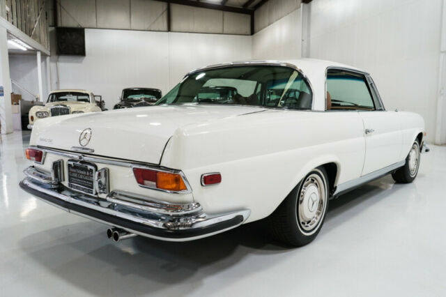 Mercedes-Benz 200-Series 1970 image number 6