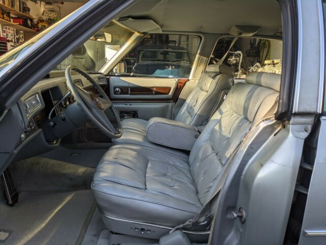 Cadillac Fleetwood 1976 image number 14