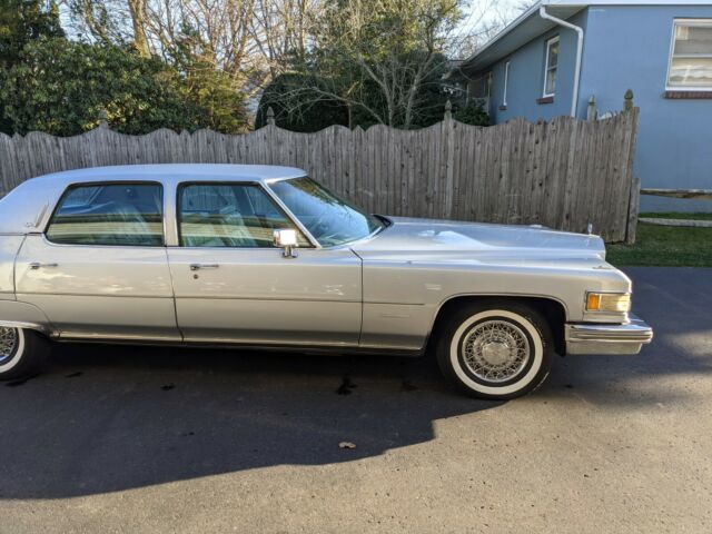 Cadillac Fleetwood 1976 image number 8